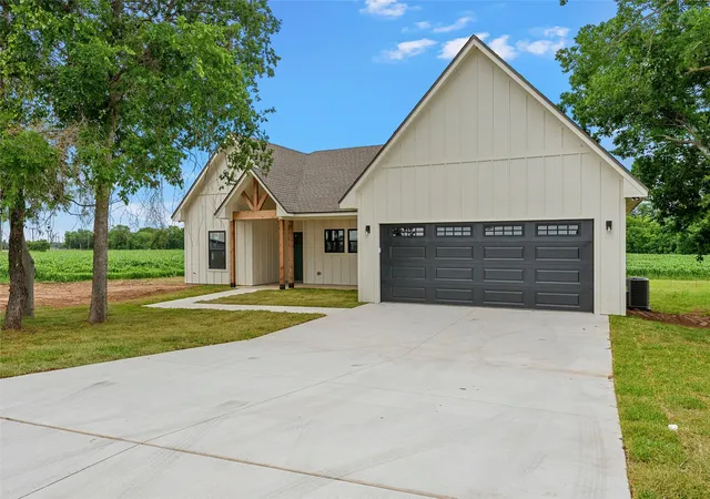 Photo 2 of Single family home for sale at 5200 Bogey Ln, Waco, TX 76708 | MLS# 21194867 | Listing updated on 2026-08-27