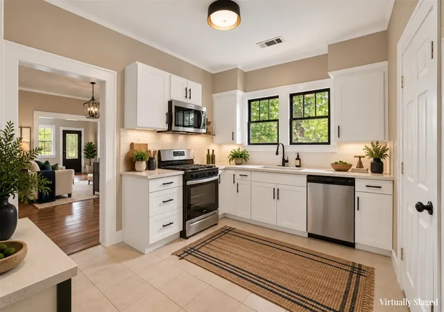 Photo 4 of Single family home for sale at 504 W Grove St, Kaufman, TX 75142 | MLS# 21261761 | Listing updated on 2026-10-05