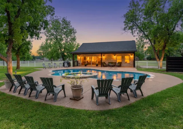 Photo 1 of Single family home for sale at 10008 Flight Plan Dr, Granbury, TX 76049 | MLS# 21249742 | Listing updated on 2026-10-02