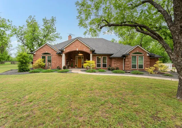 Photo 3 of Single family home for sale at 10008 Flight Plan Dr, Granbury, TX 76049 | MLS# 21249742 | Listing updated on 2026-10-02