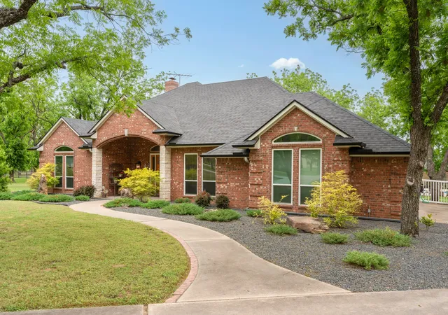 Photo 3 of Single family home for sale at 10008 Flight Plan Dr, Granbury, TX 76049 | MLS# 21249742 | Listing updated on 2026-10-02
