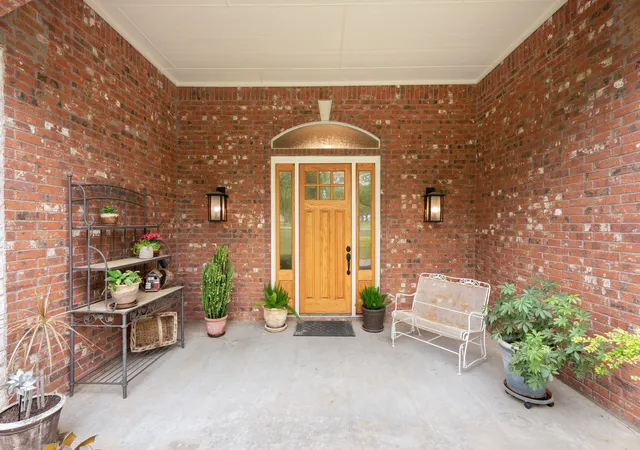 Photo 4 of Single family home for sale at 10008 Flight Plan Dr, Granbury, TX 76049 | MLS# 21249742 | Listing updated on 2026-10-02