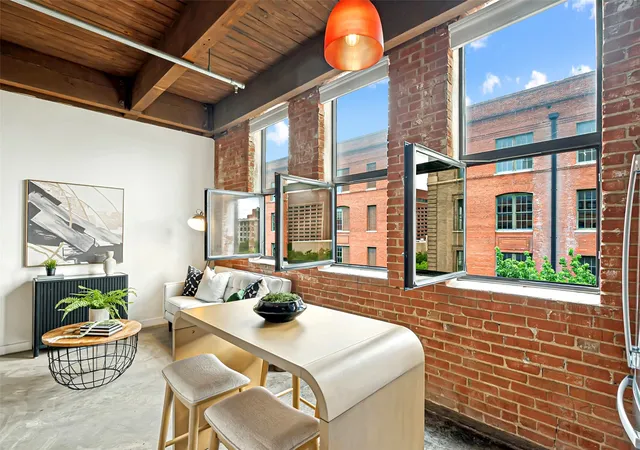 Photo 2 of Condo for sale at 509 Elm St #503, Dallas, TX 75202 | MLS# 21258797 | Listing updated on 2026-09-23
