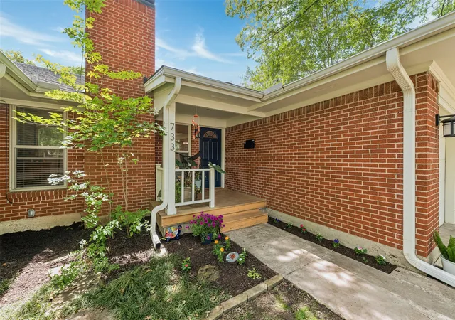 Photo 2 of Sale Pending at 733 Kirkwood Dr, Dallas, TX 75218 | MLS# 21261917 | Listing updated on 2026-07-28