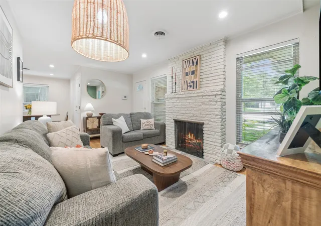Photo 4 of Sale Pending at 733 Kirkwood Dr, Dallas, TX 75218 | MLS# 21261917 | Listing updated on 2026-07-28