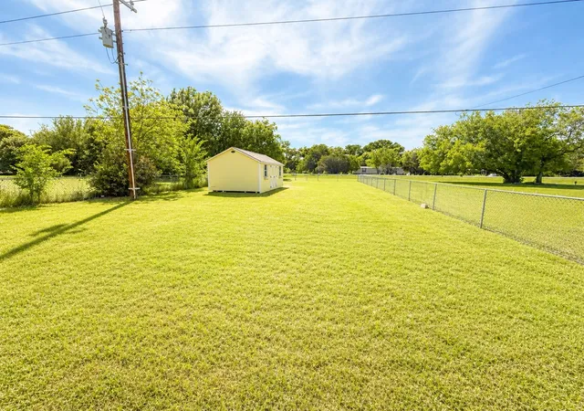 Homes for sale in Granbury, TX | 5402 Arrowhead Dr, Granbury, TX 76048 | MLS# 21261911