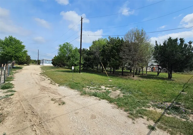 Photo 3 of Manufactured home for sale at 413 Lakeview Trl, Weatherford, TX 76087 | MLS# 21262121 | Listing updated on 2026-10-08
