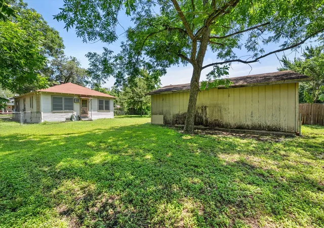 Photo 11 of Single family home for sale at 115 Woodland Ave, Corsicana, TX 75110 | MLS# 21262236 | Listing updated on 2026-07-10