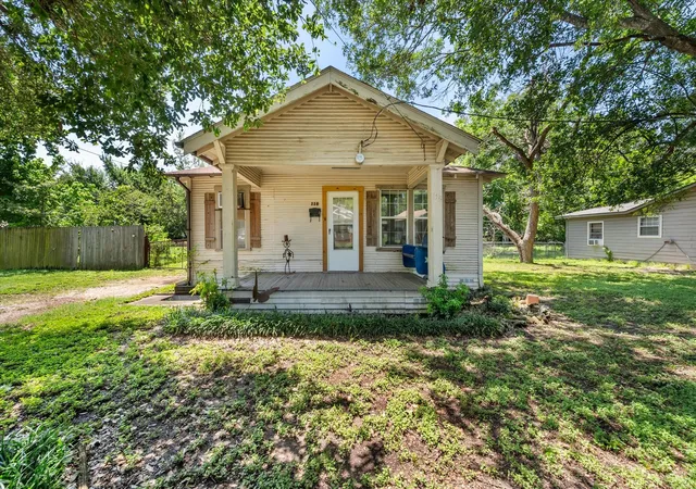 Photo 1 of Single family home for sale at 115 Woodland Ave, Corsicana, TX 75110 | MLS# 21262236 | Listing updated on 2026-07-10