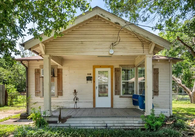 Photo 2 of Single family home for sale at 115 Woodland Ave, Corsicana, TX 75110 | MLS# 21262236 | Listing updated on 2026-07-10