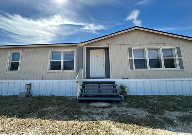 Photo 1 of Sale Pending at 912 Partridge Ct, Granbury, TX 76049 | MLS# 21262227 | Listing updated on 2026-07-14