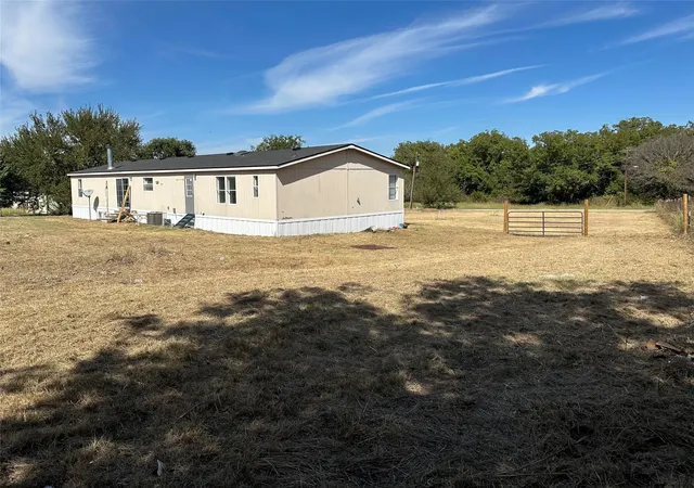 Photo 2 of Sale Pending at 912 Partridge Ct, Granbury, TX 76049 | MLS# 21262227 | Listing updated on 2026-07-14