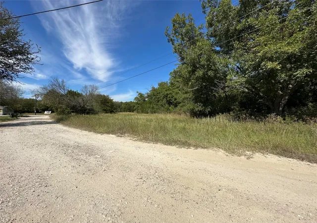 Photo 3 of Sale Pending at 912 Partridge Ct, Granbury, TX 76049 | MLS# 21262227 | Listing updated on 2026-07-14