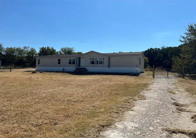 Photo 4 of Sale Pending at 912 Partridge Ct, Granbury, TX 76049 | MLS# 21262227 | Listing updated on 2026-07-14
