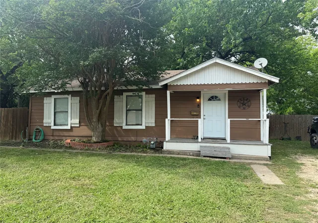 Homes for sale in Commerce, TX | 1006 Bishop St, Commerce, TX 75428 | MLS# 21262263
