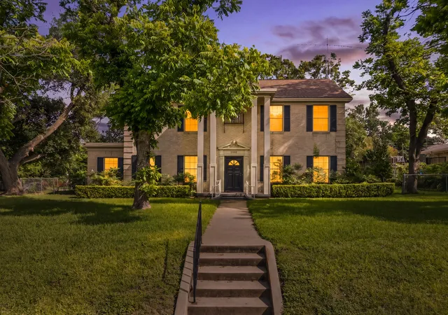 Photo 1 of Sale Pending at 2800 Cumberland Ave, Waco, TX 76707 | MLS# 21261830 | Listing updated on 2026-07-15