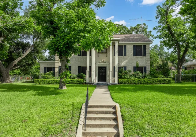 Photo 2 of Sale Pending at 2800 Cumberland Ave, Waco, TX 76707 | MLS# 21261830 | Listing updated on 2026-07-15