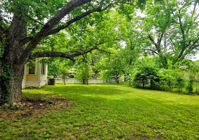 23rd image of 324 E Liberty St, Pilot Point, TX 76258 | MLS# 21260008