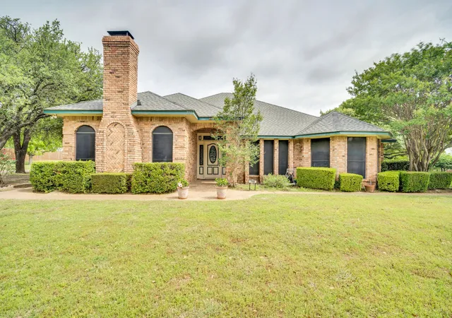 Photo 1 of Single family home for sale at 750 Allen Ln, Midlothian, TX 76065 | MLS# 21257611 | Listing updated on 2026-09-21