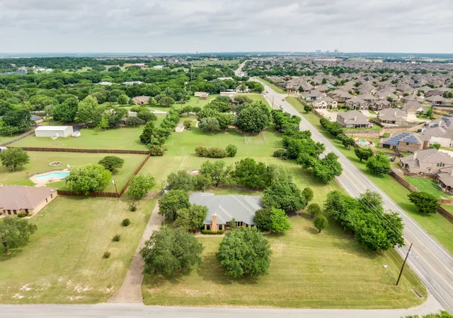 Photo 3 of Single family home for sale at 750 Allen Ln, Midlothian, TX 76065 | MLS# 21257611 | Listing updated on 2026-09-21
