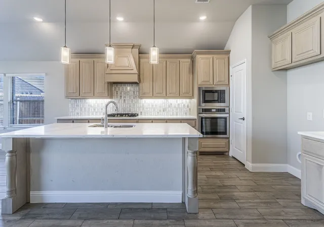 Photo 3 of Sale Pending at 1049 Snowy Owl Dr, Alvarado, TX 76009 | MLS# 21262145 | Listing updated on 2026-07-19
