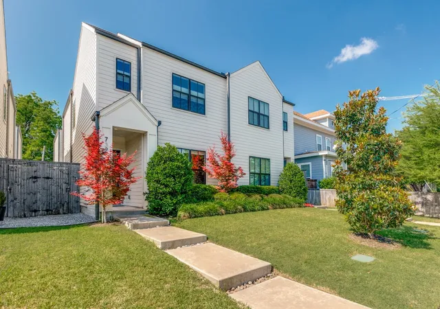 Photo 2 of Single family home for sale at 732 W 7th St, Dallas, TX 75208 | MLS# 21262003 | Listing updated on 2026-08-25