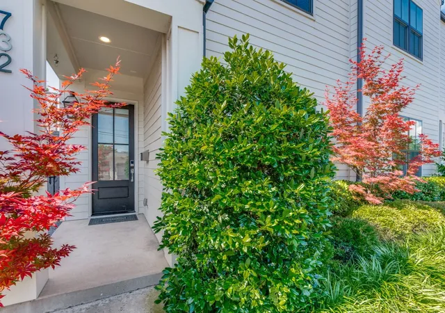 Photo 3 of Single family home for sale at 732 W 7th St, Dallas, TX 75208 | MLS# 21262003 | Listing updated on 2026-08-25