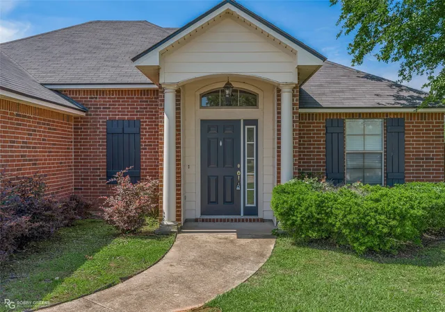 Photo 2 of Single family home for sale at 2110 Sweet Bay Cir, Bossier City, LA 71111 | MLS# 21262351 | Listing updated on 2026-08-03