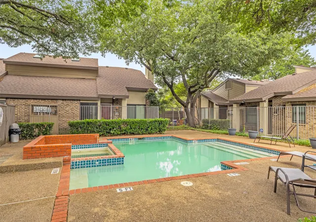 Listing Photo 2 - Condo for sale in building located at 821 Dublin Dr, Richardson, TX 75080 - Unit #253
