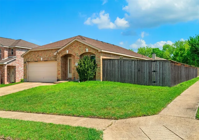 Homes for sale in Hutchins, TX | 424 Summer Tree Dr, Hutchins, TX 75141 | MLS# 21252261