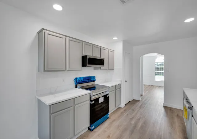 Photo 3 of Single family home for sale at 309 Shadow Bend Dr, Red Oak, TX 75154 | MLS# 21261527 | Listing updated on 2026-07-27