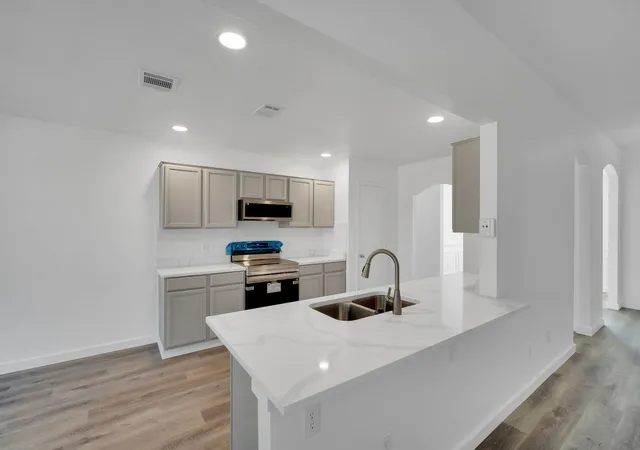 Photo 4 of Single family home for sale at 309 Shadow Bend Dr, Red Oak, TX 75154 | MLS# 21261527 | Listing updated on 2026-07-27