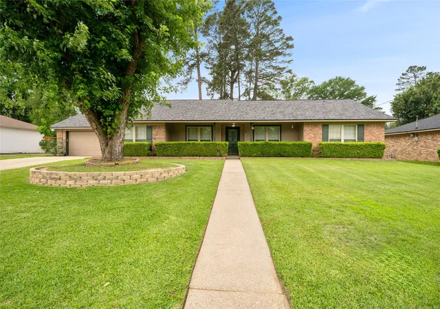 Homes for sale in Marshall, TX | 505 Country Club Dr, Marshall, TX 75672 | MLS# 21261539