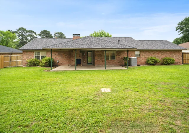Homes for sale in Marshall, TX | 505 Country Club Dr, Marshall, TX 75672 | MLS# 21261539