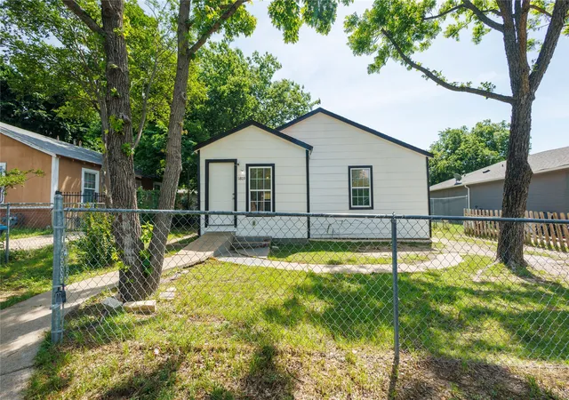Homes for sale in Fort Worth, TX | 1809 Birdell St, Fort Worth, TX 76105 | MLS# 21259310