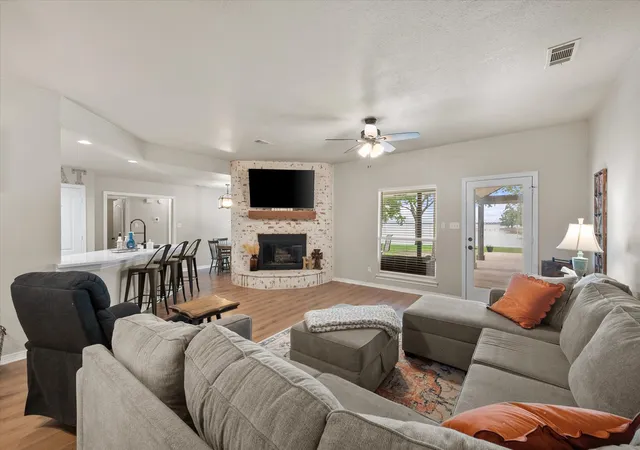 Homes for sale in Corsicana, TX | 114 County Road 3187, Corsicana, TX 75109 | MLS# 21262013