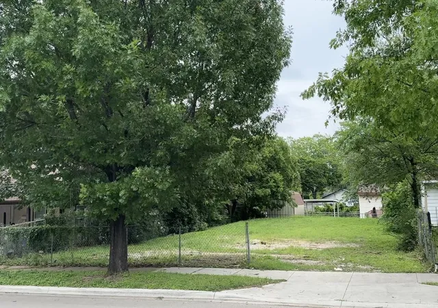 Photo 1 of Land for sale at 2522 S Ewing Ave, Dallas, TX 75216 | MLS# 21260311 | Listing updated on 2026-06-29
