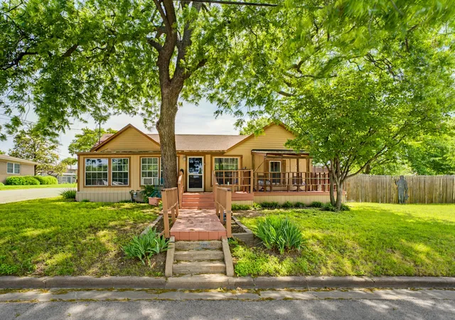 Photo 1 of Single family home for sale at 601 S Miller St, Decatur, TX 76234 | MLS# 21260074 | Listing updated on 2026-08-19