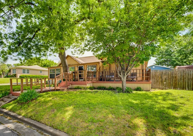 Photo 3 of Single family home for sale at 601 S Miller St, Decatur, TX 76234 | MLS# 21260074 | Listing updated on 2026-08-19