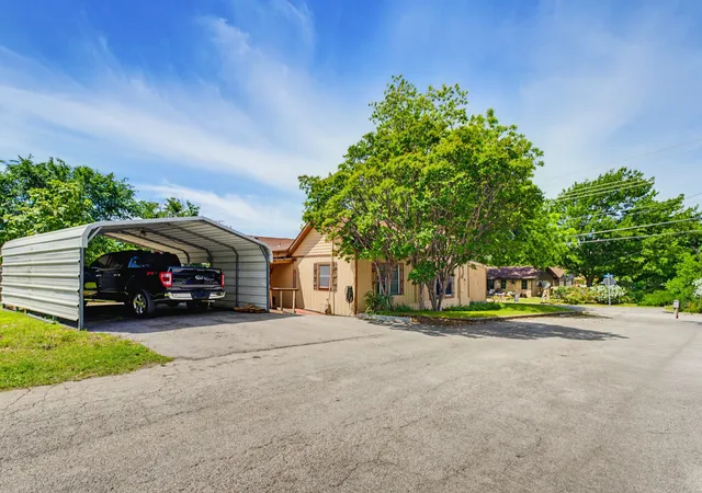 Photo 4 of Single family home for sale at 601 S Miller St, Decatur, TX 76234 | MLS# 21260074 | Listing updated on 2026-08-19
