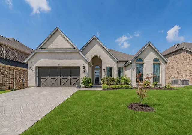 Photo 2 of Single family home for sale at 3205 Florence Dr, Denton, TX 76210 | MLS# 21262598 | Listing updated on 2026-07-11