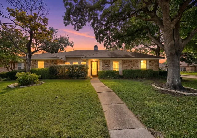 Homes for sale in Plano, TX | 6105 Bronze Leaf Dr, Plano, TX 75023 | MLS# 21262660
