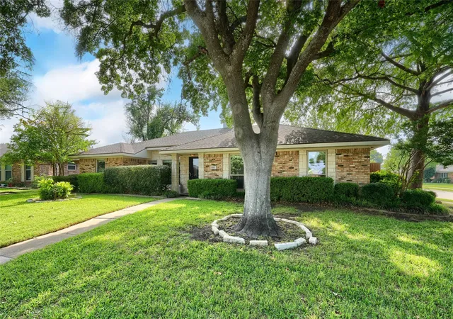 Homes for sale in Plano, TX | 6105 Bronze Leaf Dr, Plano, TX 75023 | MLS# 21262660