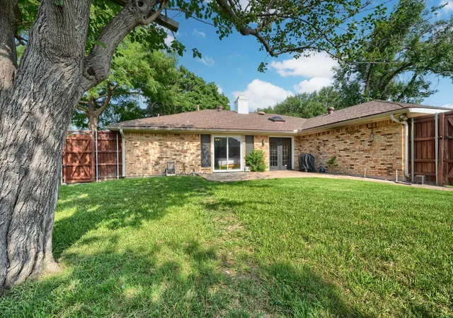 Homes for sale in Plano, TX | 6105 Bronze Leaf Dr, Plano, TX 75023 | MLS# 21262660
