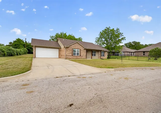 Homes for sale in Springtown, TX | 505 E 5th St, Springtown, TX 76082 | MLS# 21259337