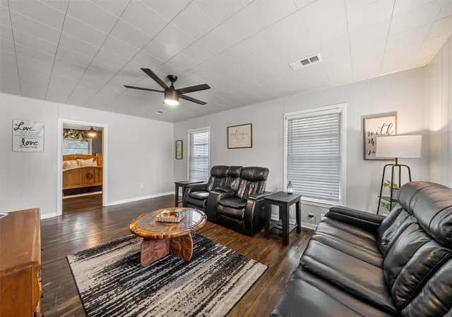 Photo 3 of Single family home for sale at 809 E Limestone Ave, Mart, TX 76664 | MLS# 21261313 | Listing updated on 2026-10-04