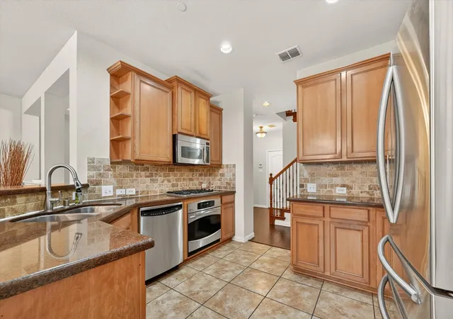 Photo 3 of Single family home for sale at 828 Apple Hill Dr, Allen, TX 75013 | MLS# 21262730 | Listing updated on 2026-08-22