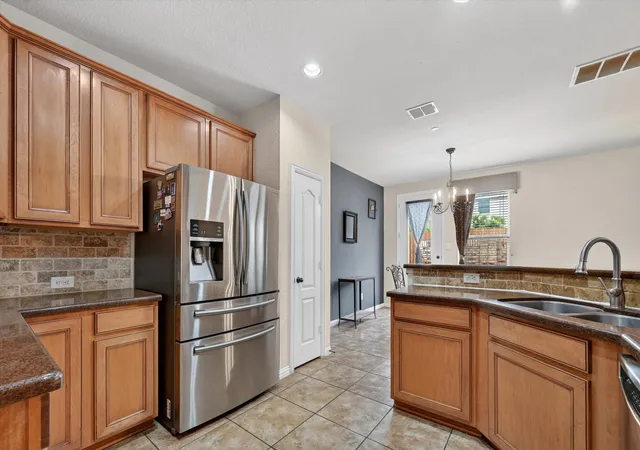 Photo 4 of Single family home for sale at 828 Apple Hill Dr, Allen, TX 75013 | MLS# 21262730 | Listing updated on 2026-08-22