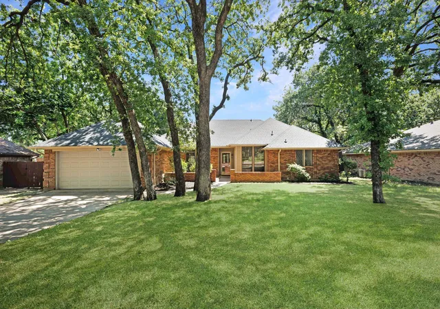 Homes for sale in Grapevine, TX | 2015 Tanglewood Dr, Grapevine, TX 76051 | MLS# 21262742