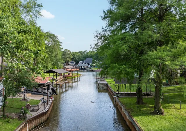 Photo 1 of Single family home for sale at 118 Robin Hood Wy, Gun Barrel City, TX 75156 | MLS# 21260604 | Listing updated on 2026-08-19